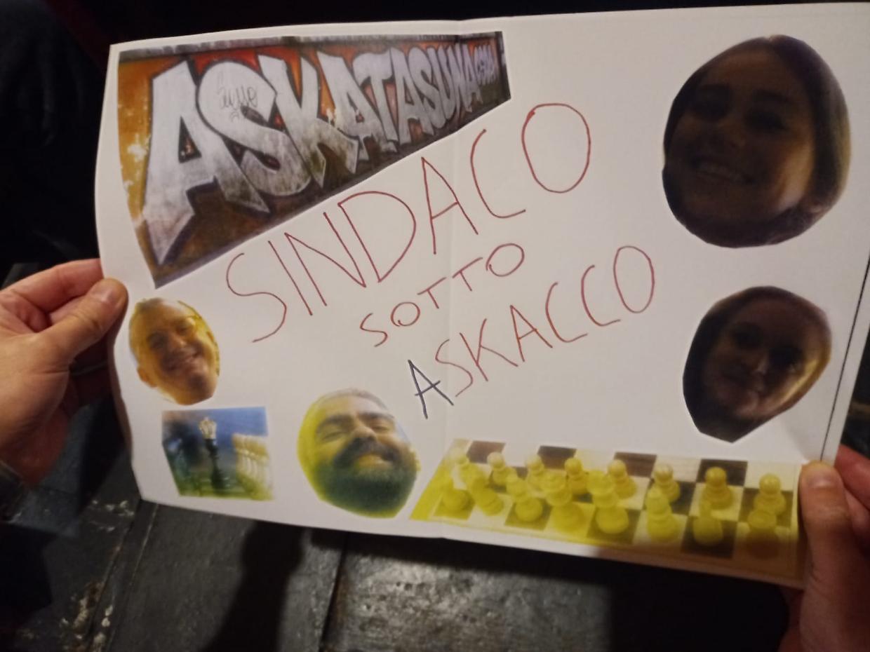 Il sindaco sotto scacco: su Aska bocche cucite