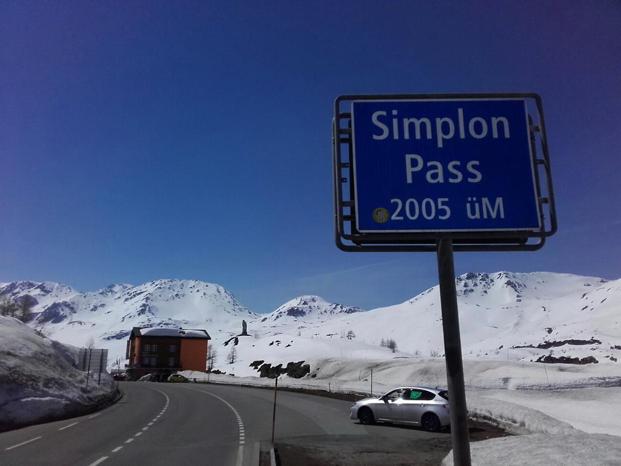 Statale del Sempione, chiusura notturna al confine: disagi in vista per chi viaggia verso la Svizzera