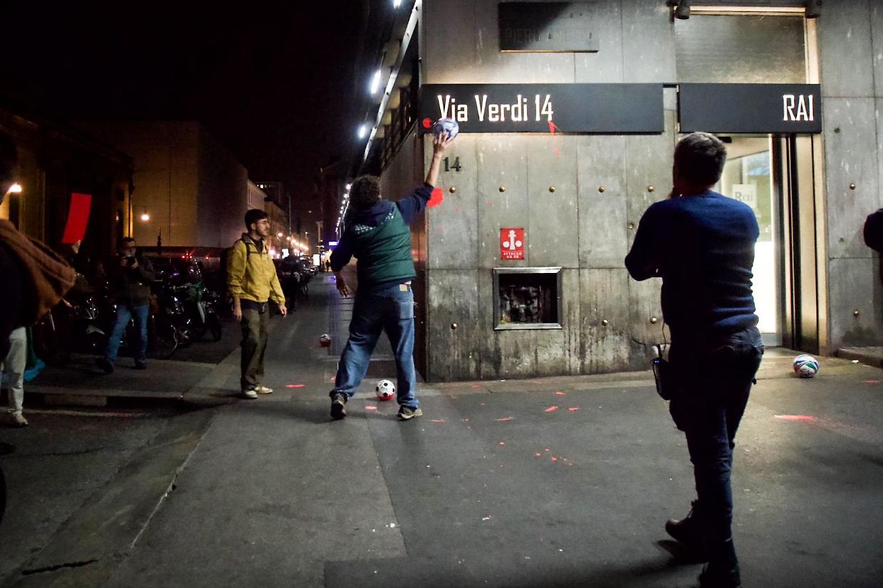 I palloni contro la sede Rai