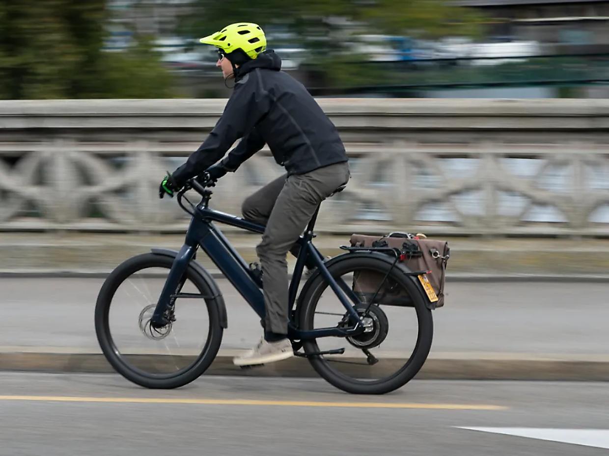 Allarme e-bike e monopattini truccati: “Sfrecciano fino a 70 all’ora”, anche a Torino