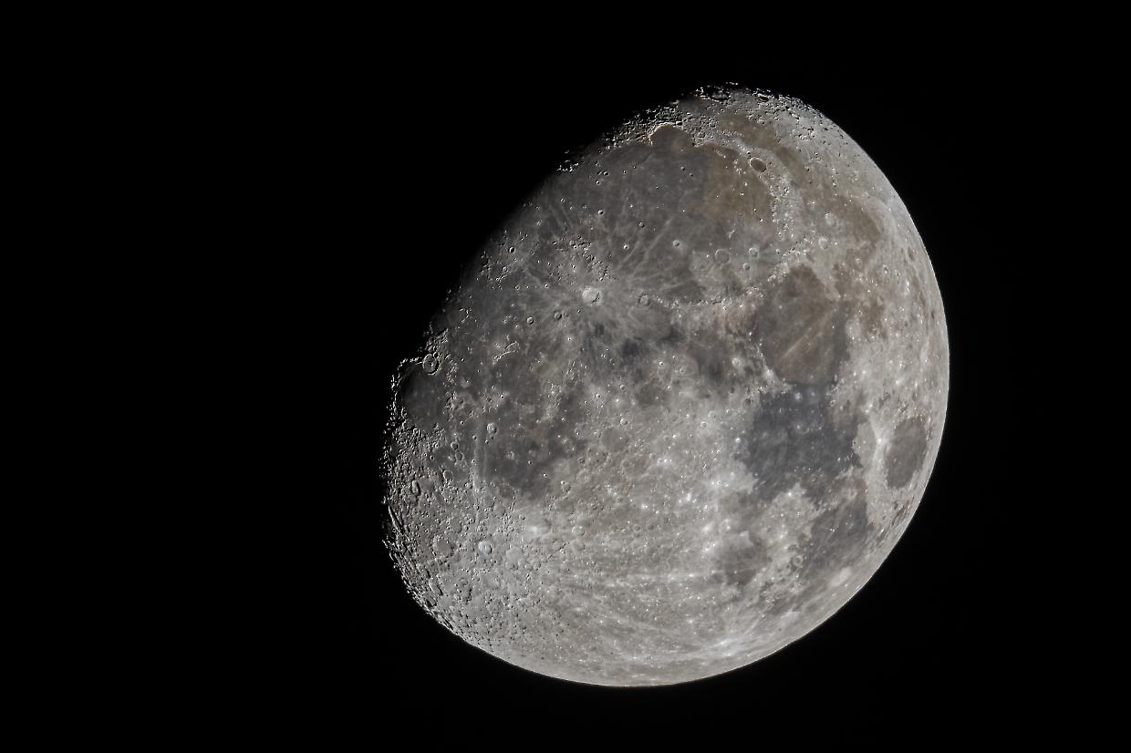 Aperitivi Spaziali all'Università di Torino: giovani ricercatori spiegano chi deciderà il destino della Luna