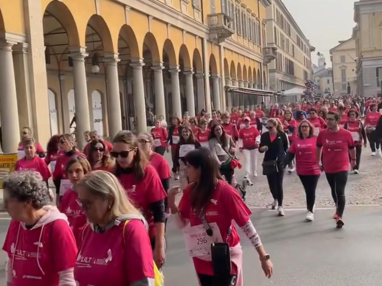 Sei chilometri di solidarietà per la Women Lilt Run: un'onda rosa di 1270 persone sostiene i pazienti oncologici