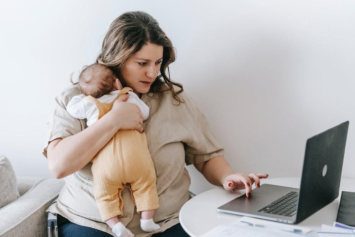 Mamme lavoratrici: il bonus 2025 arriva a 480 euro, il 2026 punta ancora più in alto