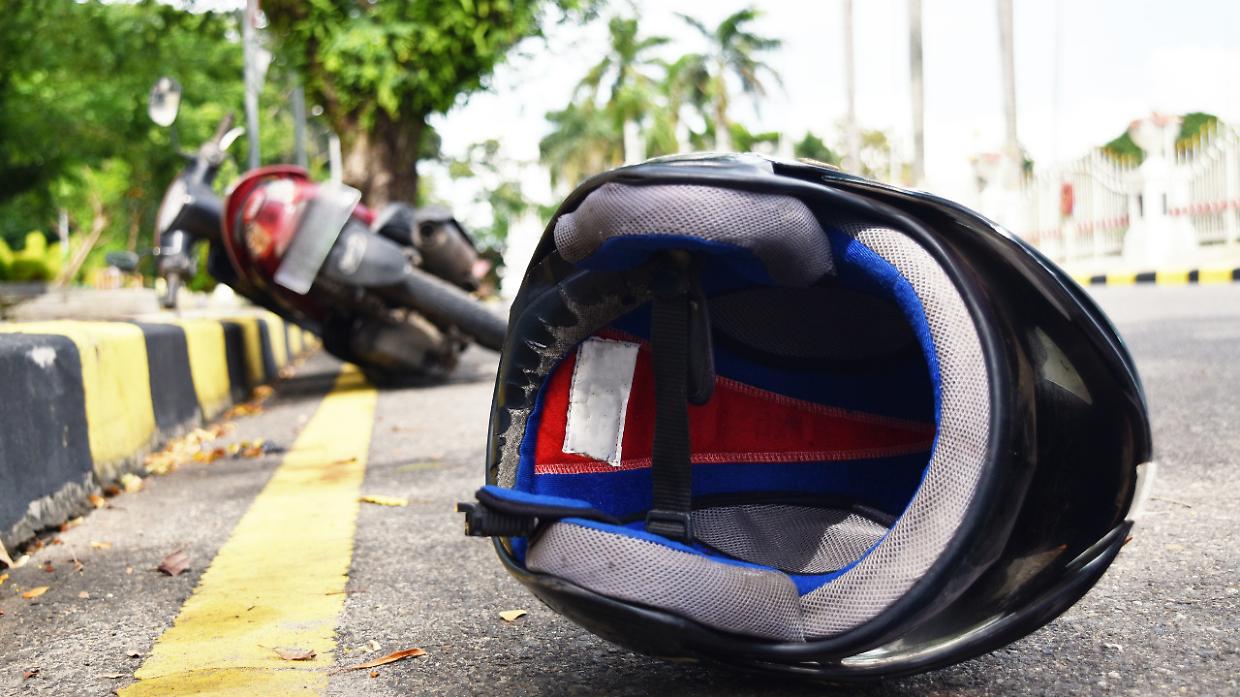 Moto contro furgone, nell'incidente muore un motociclista