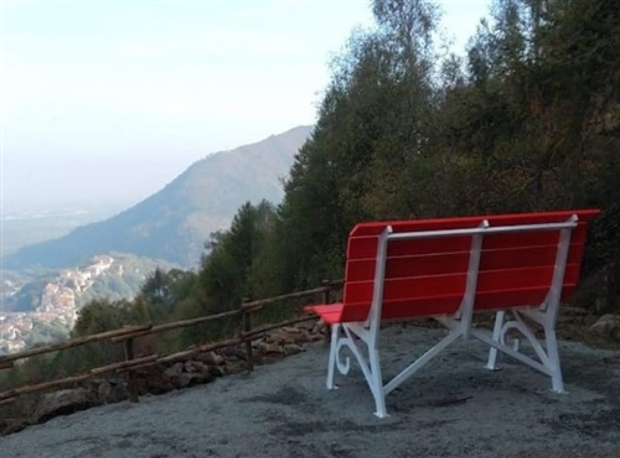 Camminata in rosa alla Big Bench 268: Lanzo unisce sport e solidarietà contro il tumore al seno