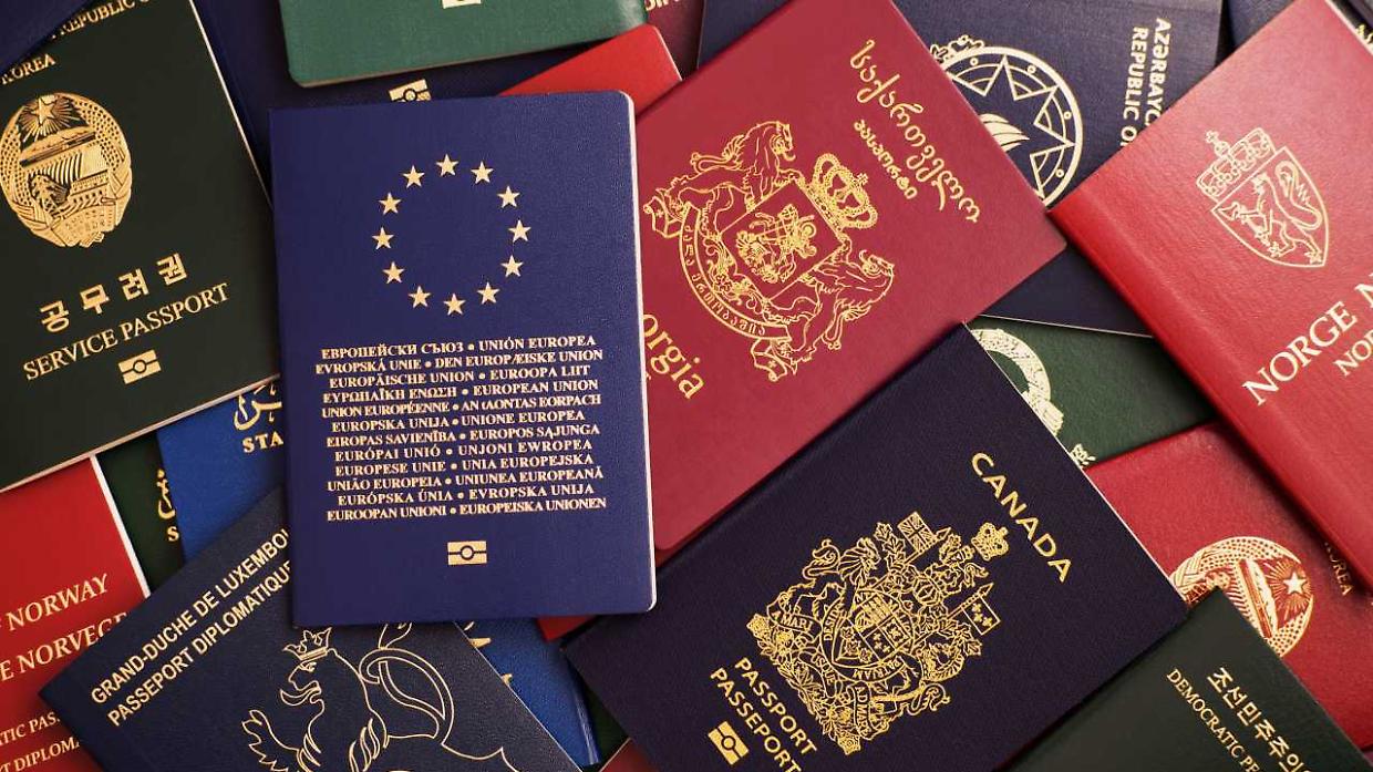 Chi può viaggiare (quasi) ovunque? La classifica dei passaporti più forti del 2025