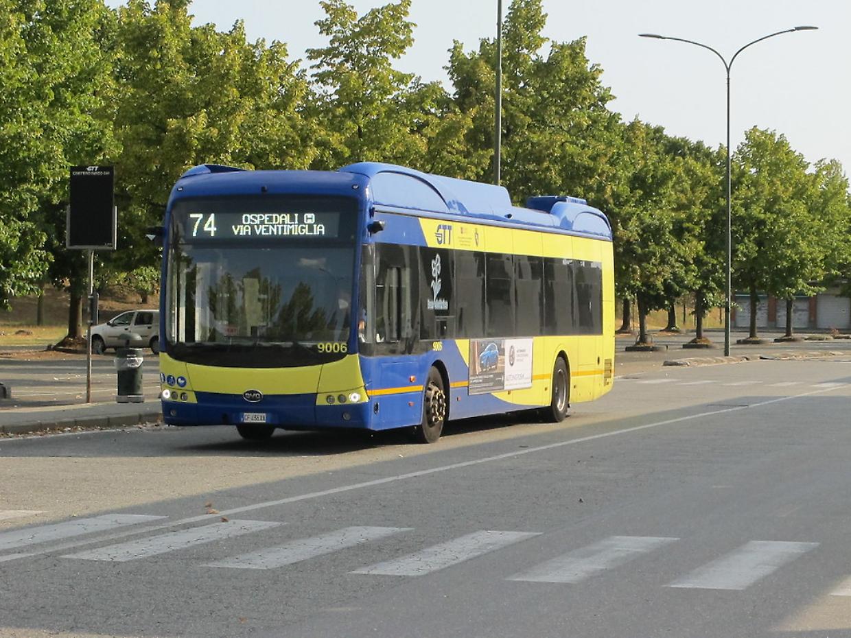 Torino, autista del bus 74 insulta un 12enne