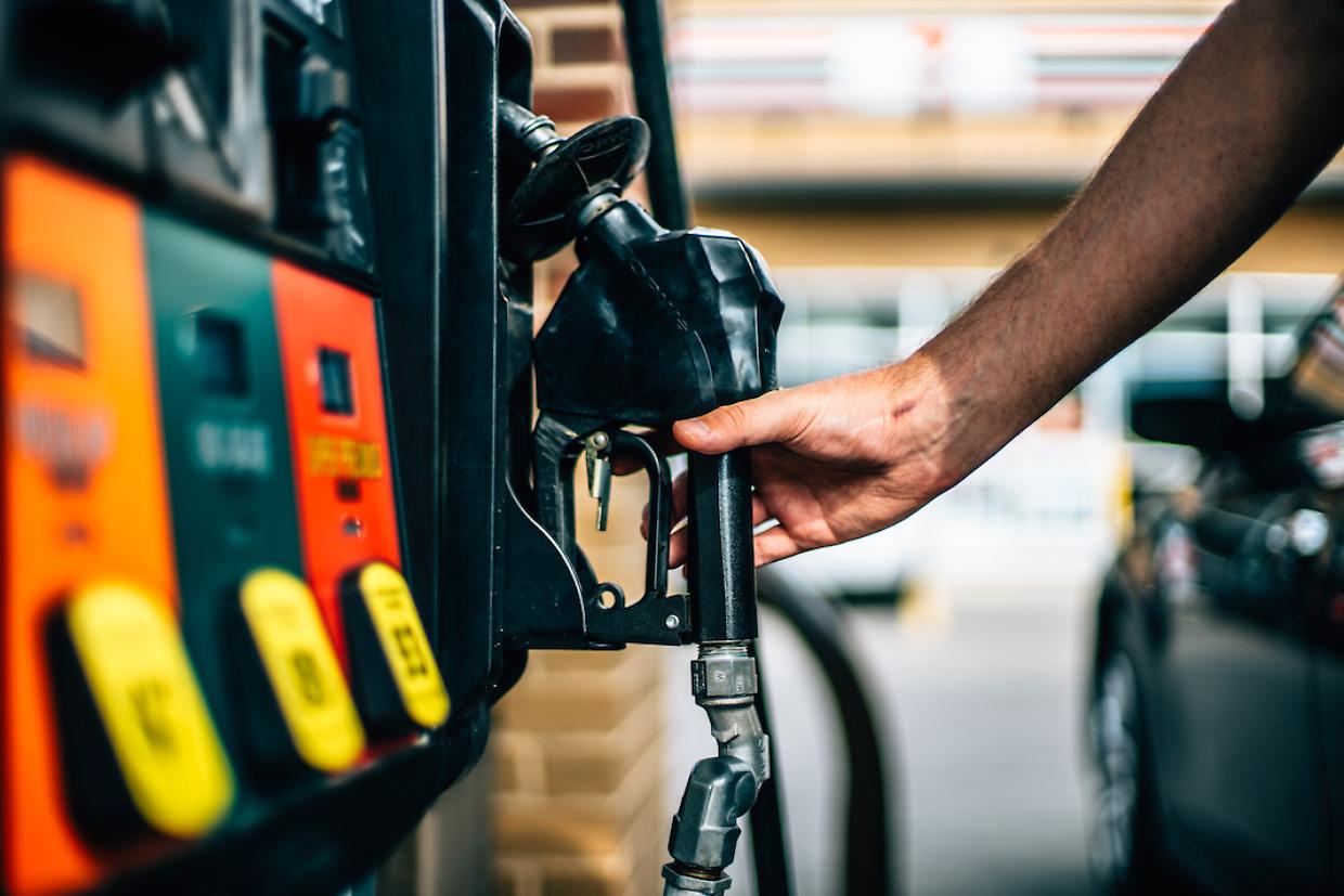 Dal 2026 benzina più economica e diesel più caro: il governo uniforma le accise