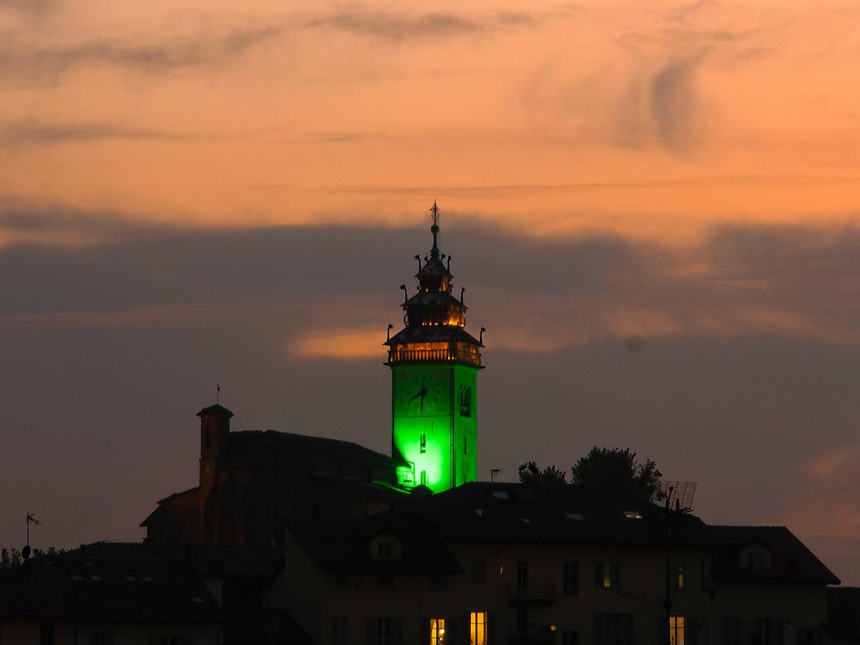 Chieri accende i riflettori sulla fibrosi cistica: dal 20 al 26 ottobre campanile si illumina di verde per la ricerca