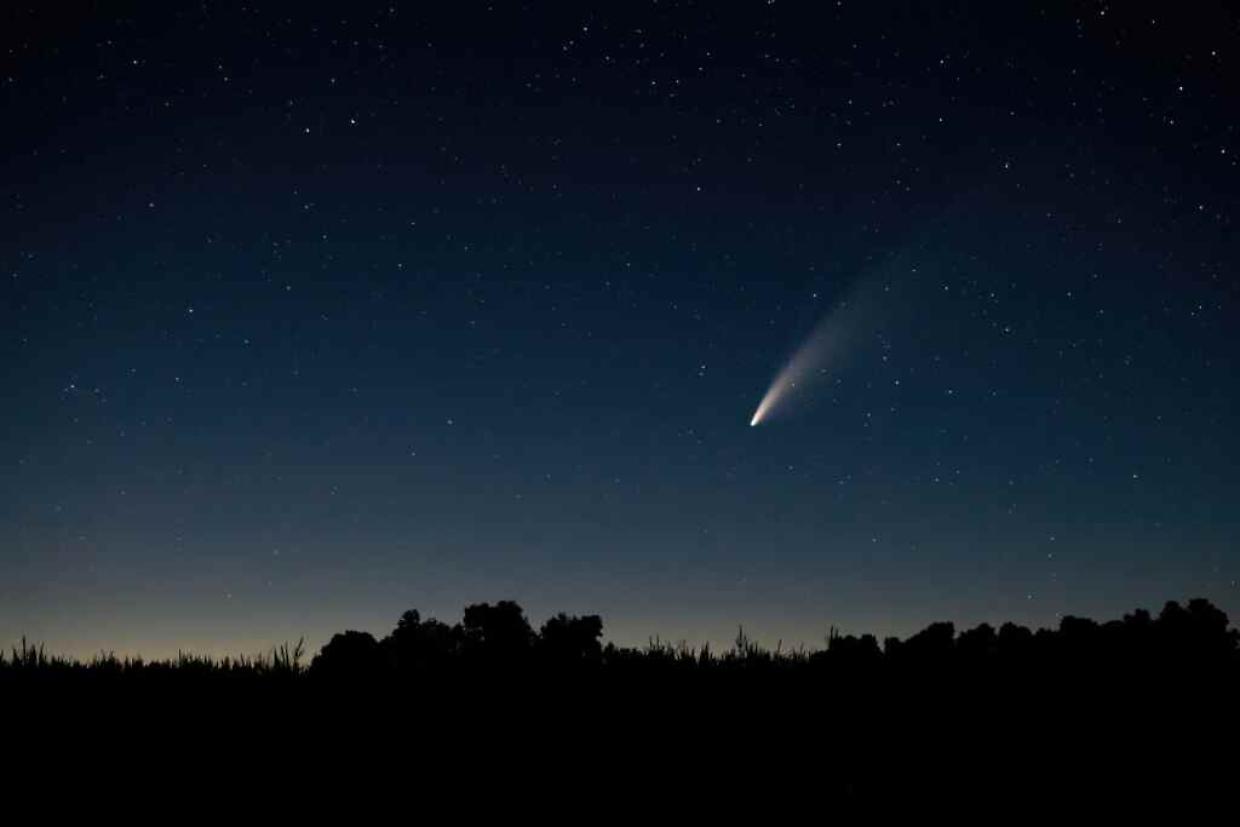 Stelle cadenti di ottobre: quando e dove vedere le Orionidi, il picco tra il 21 e 22 ottobre