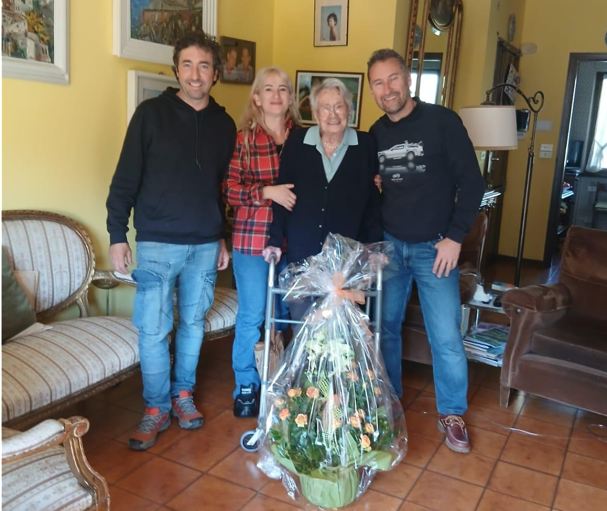 Nonna Emilia compie 104 anni. Ha guidato fino al secolo di vita