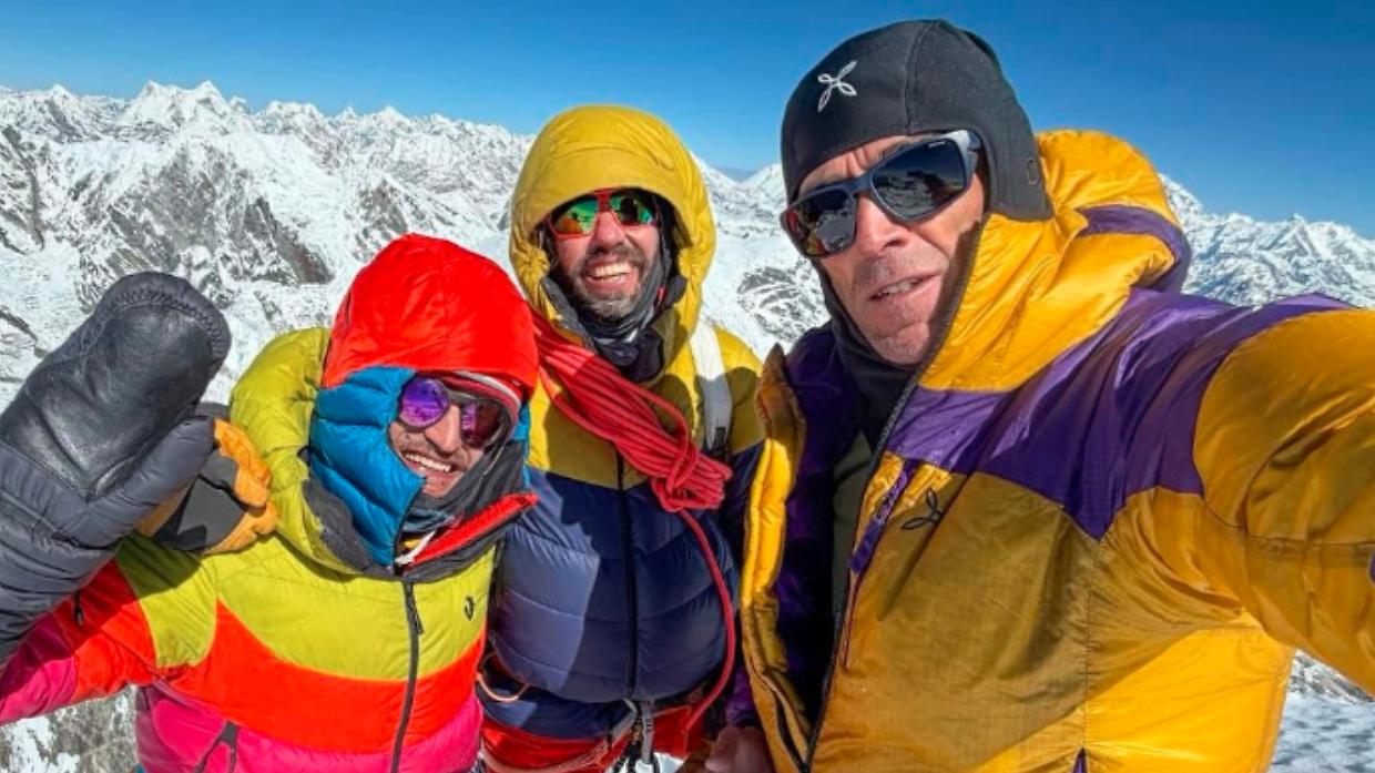 L’alpinista valdostano Hervé Barmasse sfida il gelo del Nepal: notte a -25° sul Numbur Peak
