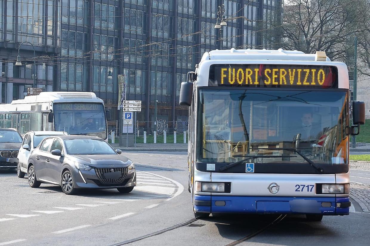 Sciopero dei trasporti a novembre: bus, treni e aerei a rischio stop