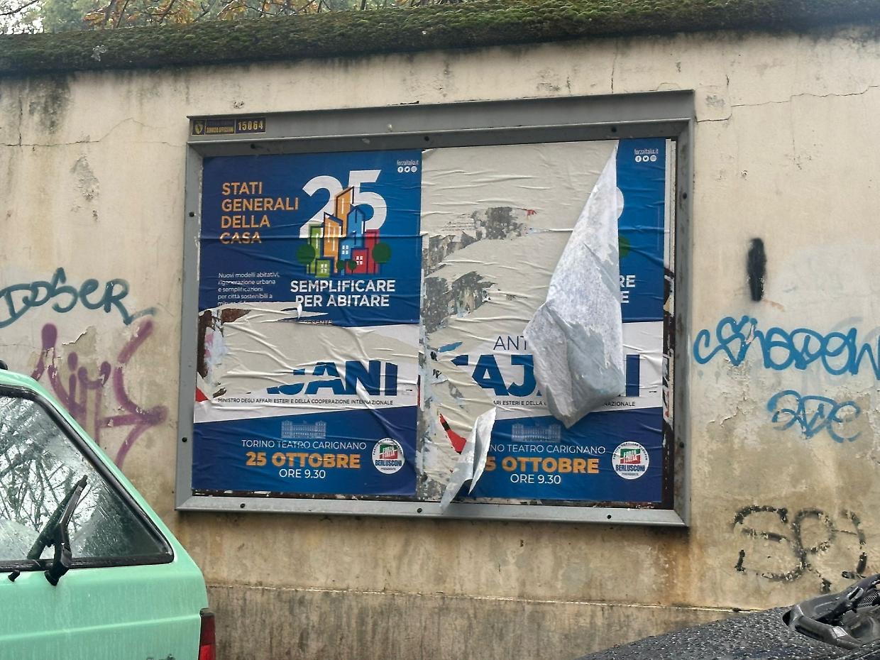 Forza Italia, manifesti strappati e Tajani è nel mirino dei pro Pal