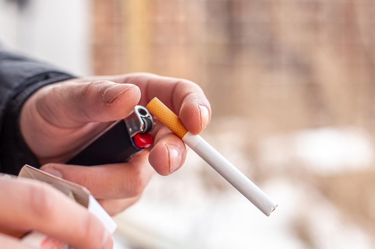 Chieri, chiede una sigaretta e poi li minaccia col coltello: derubati due quindicenni