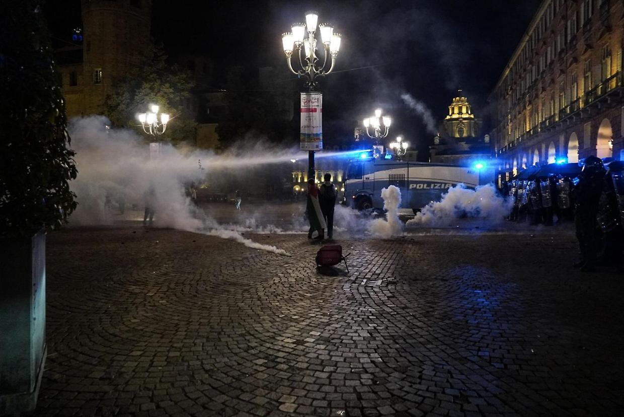 Oltre 200 i poliziotti feriti a causa dei ProPal: Sap chiede riconoscimenti e tutela