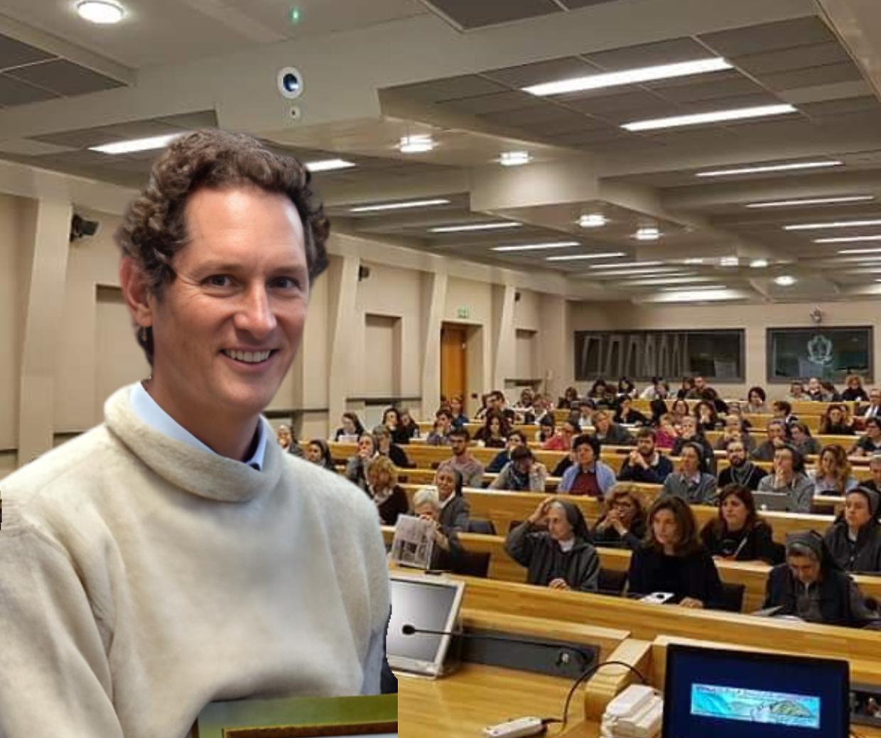 Elkann tra aula e aule: dieci mesi da “docente e tutor” per chiudere il capitolo giudiziario sull’eredità Agnelli