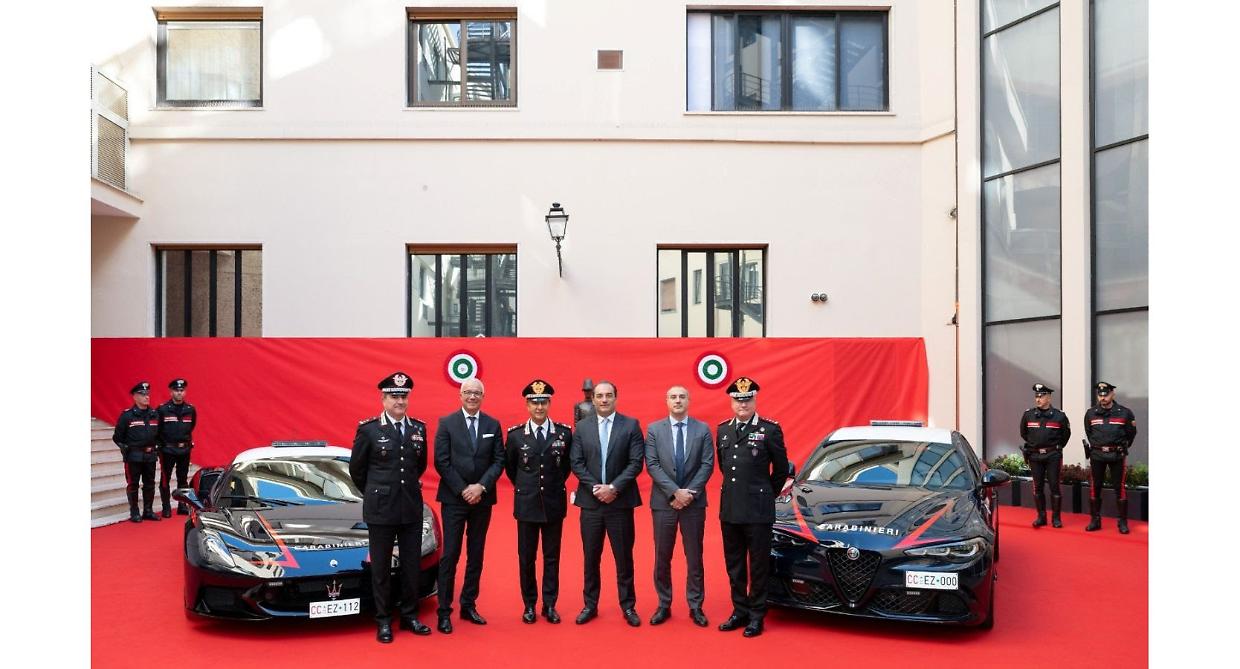 Stellantis consegna Maserati e Alfa Romeo all’Arma, Filosa: "Ricordiamo Marchionne, figlio di un carabiniere"