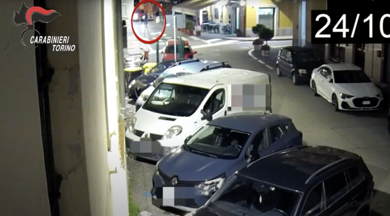 Fuga e inseguimento a Caselle: due arresti per furto in appartamento