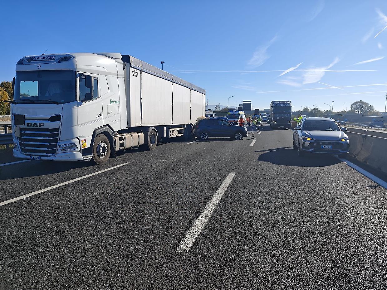Tre auto e un camion si scontrano ad altezza Sito Interporto: disagi alla circolazione sulla tangenziale direzione nord