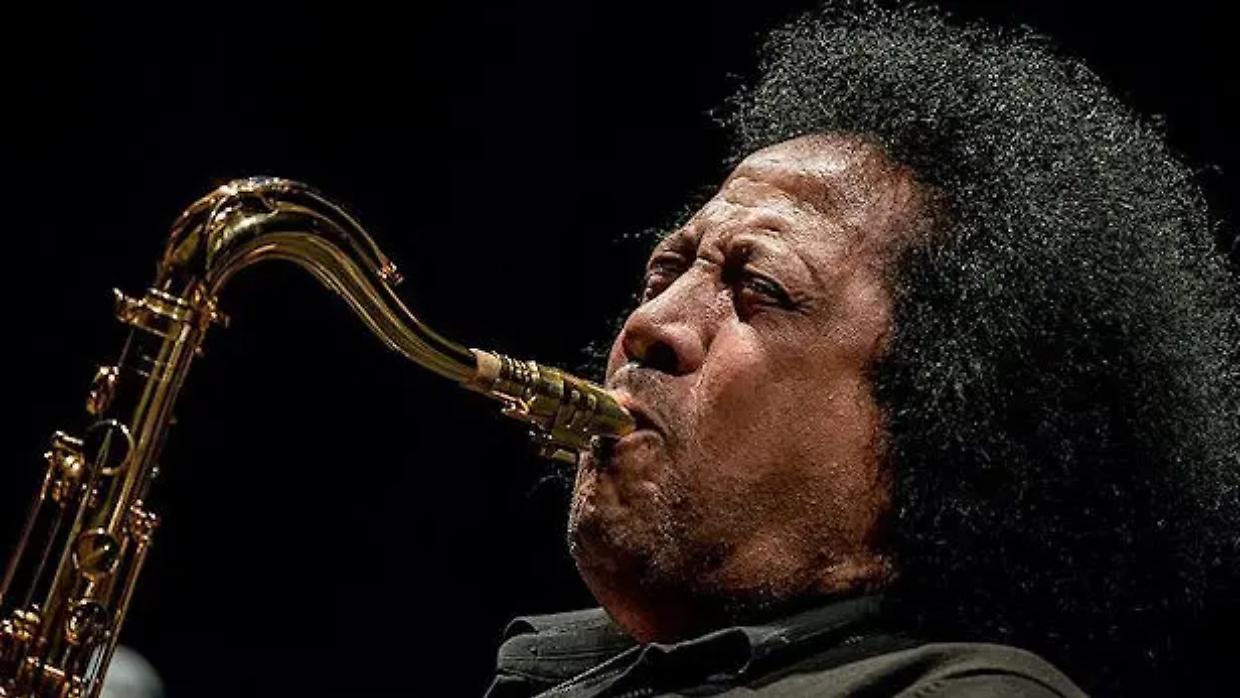 Addio a James Senese, la musica saluta il saxista che raccontava all'anima