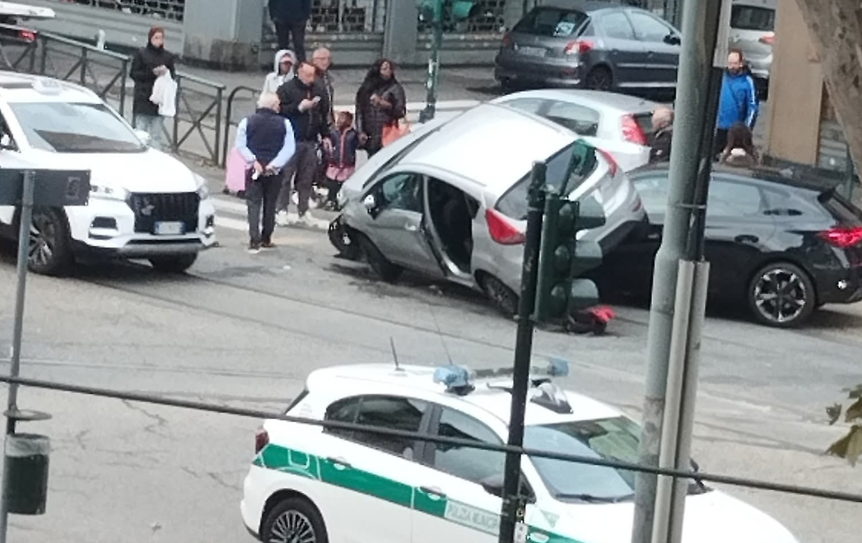 La Fiesta finita sopra la Cupra in corso Giulio Cesare