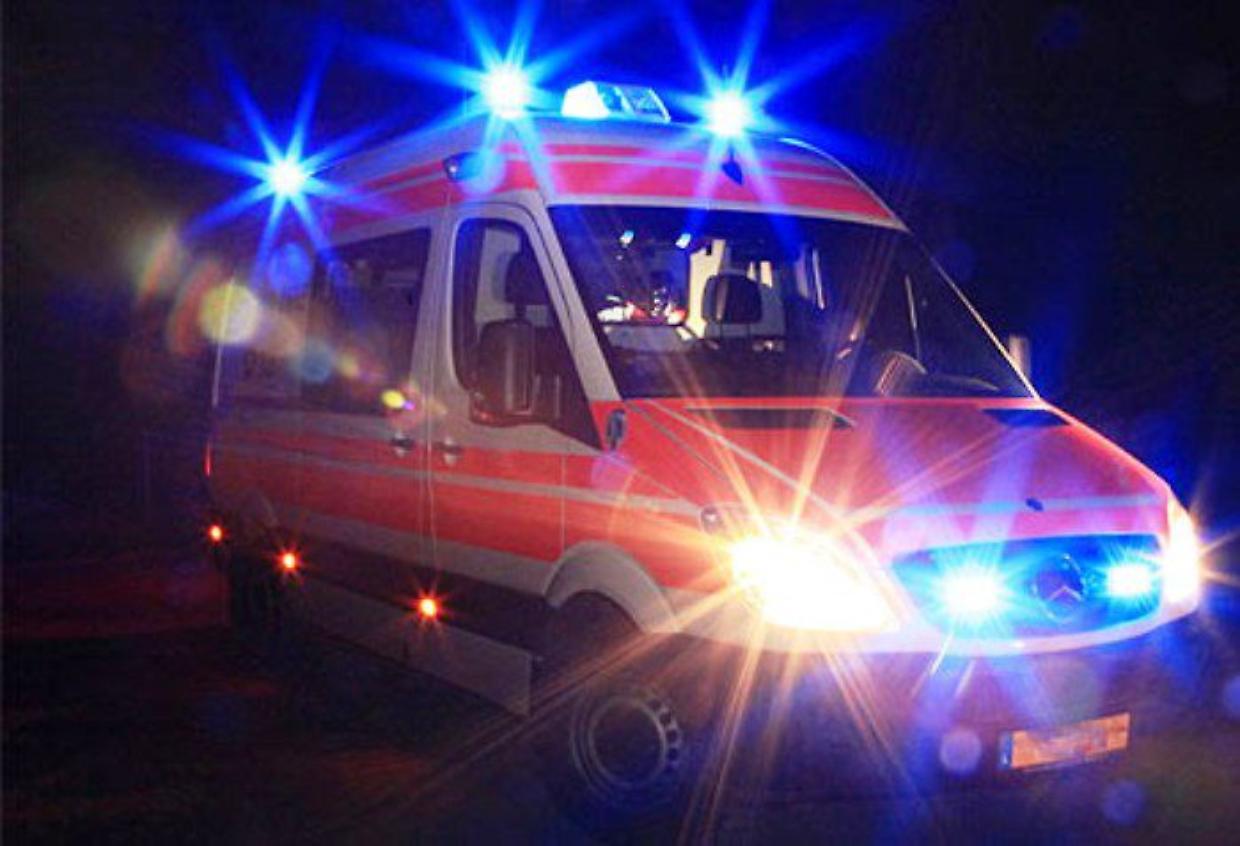 Incidente nella notte in corso Potenza: 30enne grave dopo lo schianto contro un palo