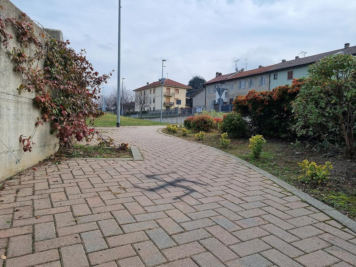 Rosta, svastica sul marciapiede: il sindaco annuncia la rimozione