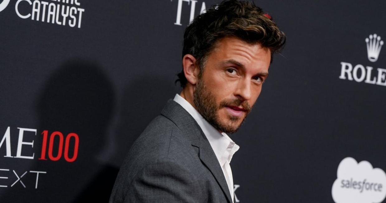 Jonathan Bailey, dall’aristocratico di “Bridgerton” all’uomo più sexy del mondo 2025