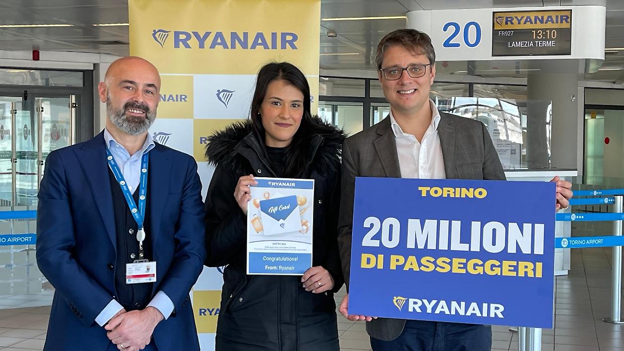 Ryanair, 20 milioni di passeggeri all'aeroporto di Torino Caselle. E si festeggia con il terzo aereo