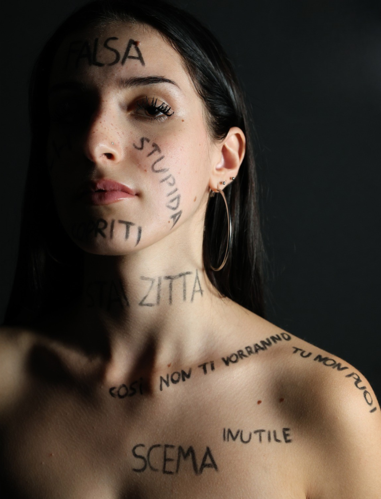 Pinerolo, in collaborazione con il liceo artistico arriva la campagna per la Giornata contro la violenza sulle donne