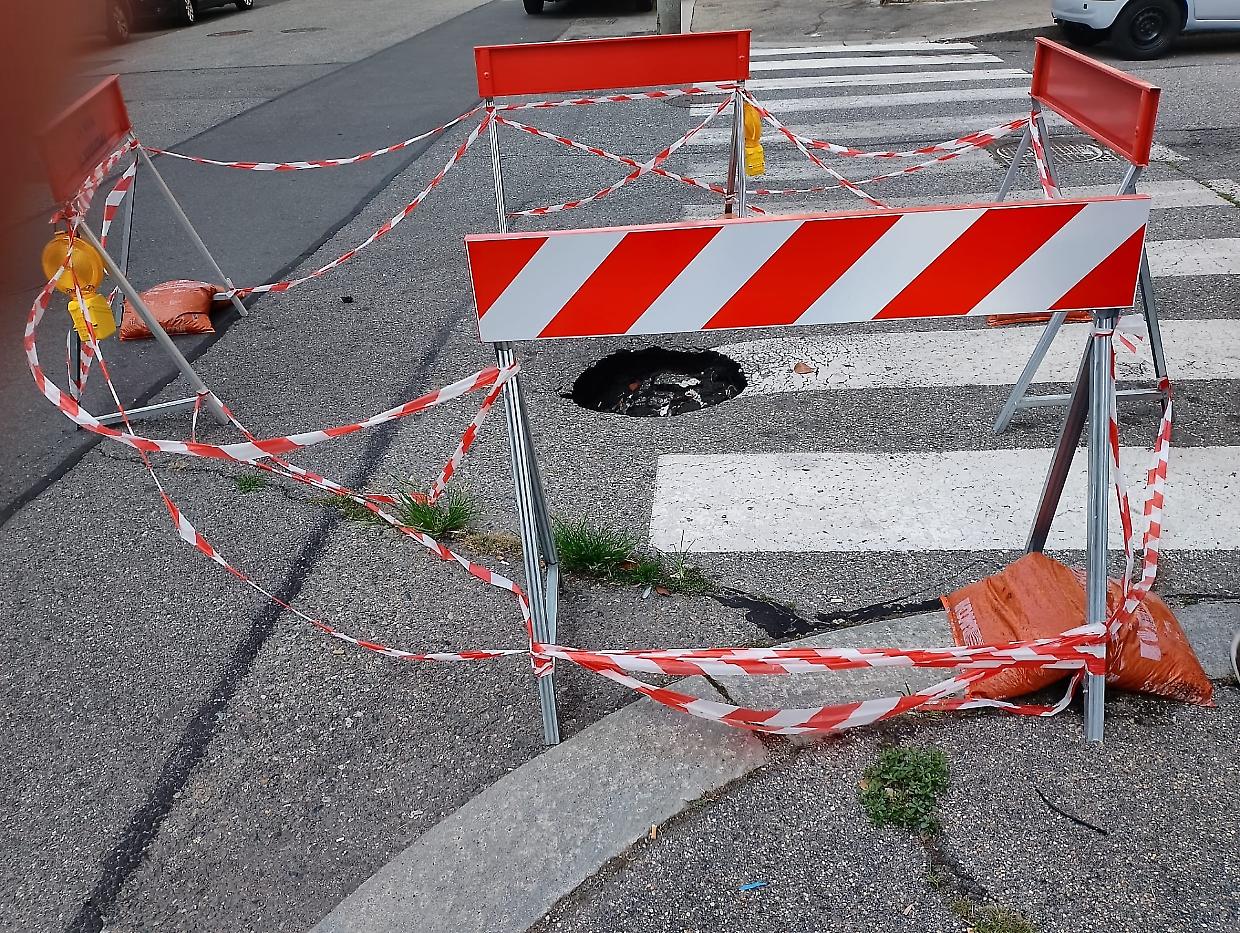 Torino, chiusa dopo quattro mesi la buca all’incrocio tra via Premuda e via Vandalino