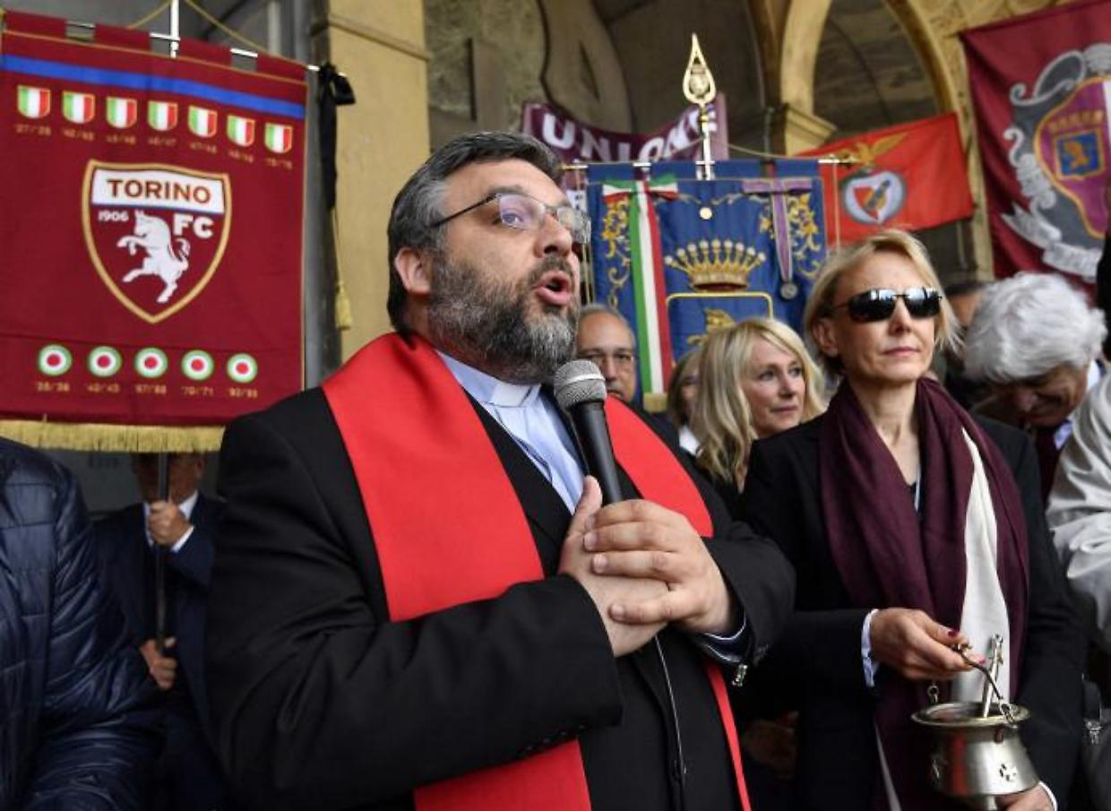 Don Robella, il cappellano del Toro, vittima di un incidente sull’A6