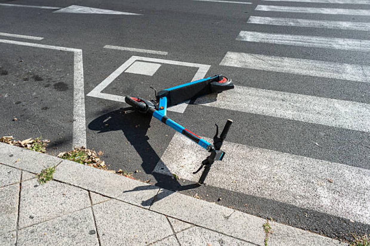 Scontro tra auto e monopattino a Parella, ferito il conducente del mezzo elettrico
