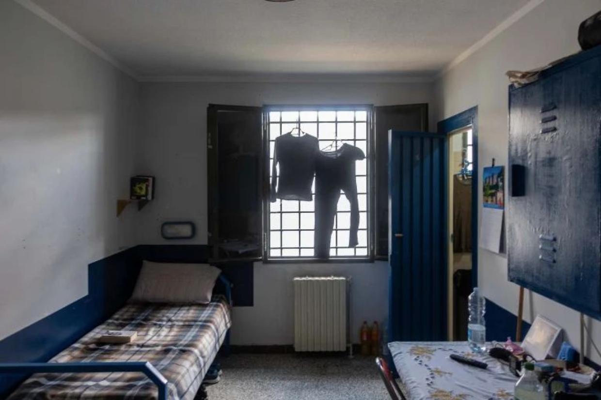 Ivrea, condannato a un anno il detenuto che bruciò il materasso per protesta