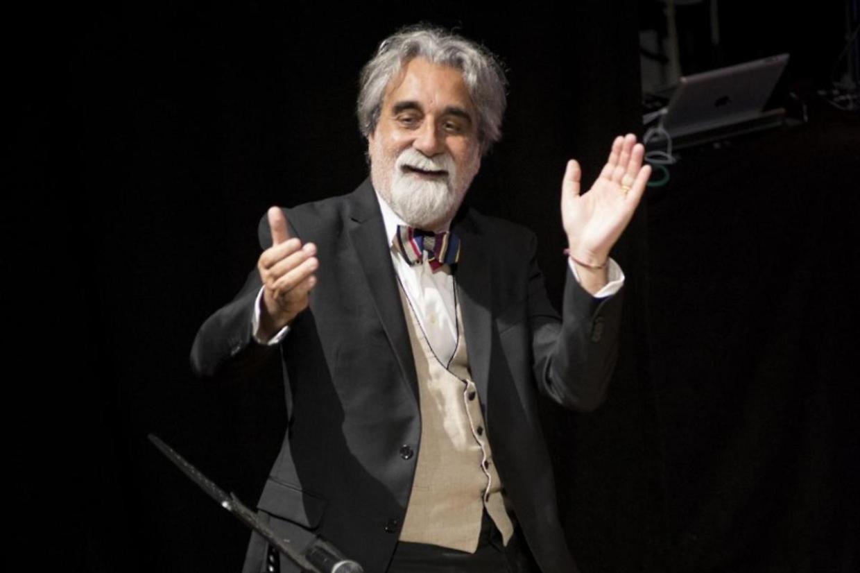 Addio a Peppe Vessicchio, il celebre direttore d’orchestra si è spento a 69 anni