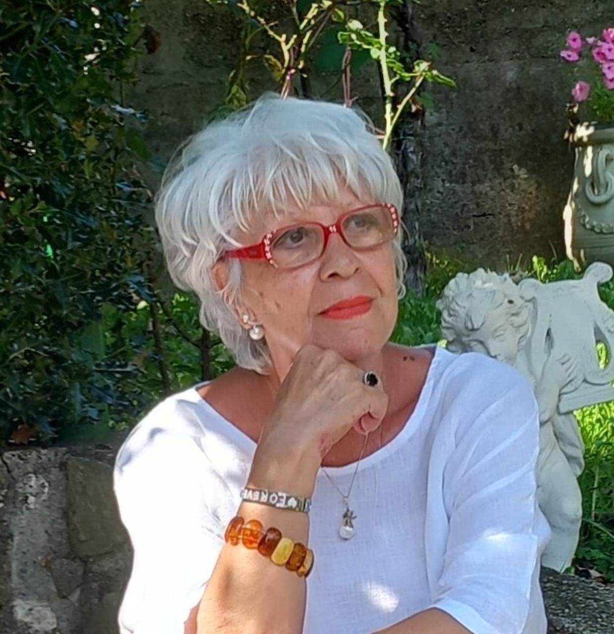 A Palazzo Inghilterra la presentazione del libro “Parole in fiore” di Luciana Navone Nosari