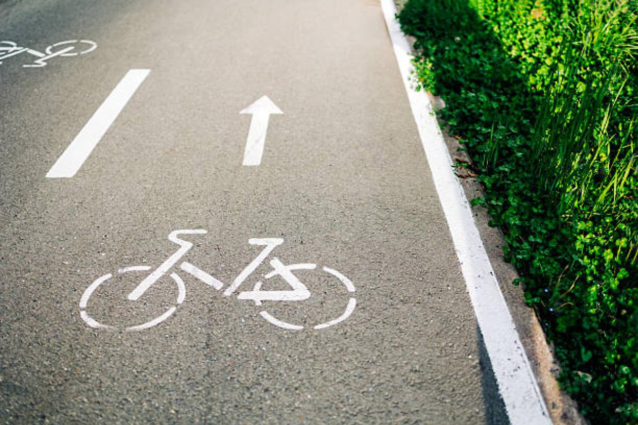 Nichelino, intervento di adeguamento della segnaletica per piste ciclabili e passaggi pedonali