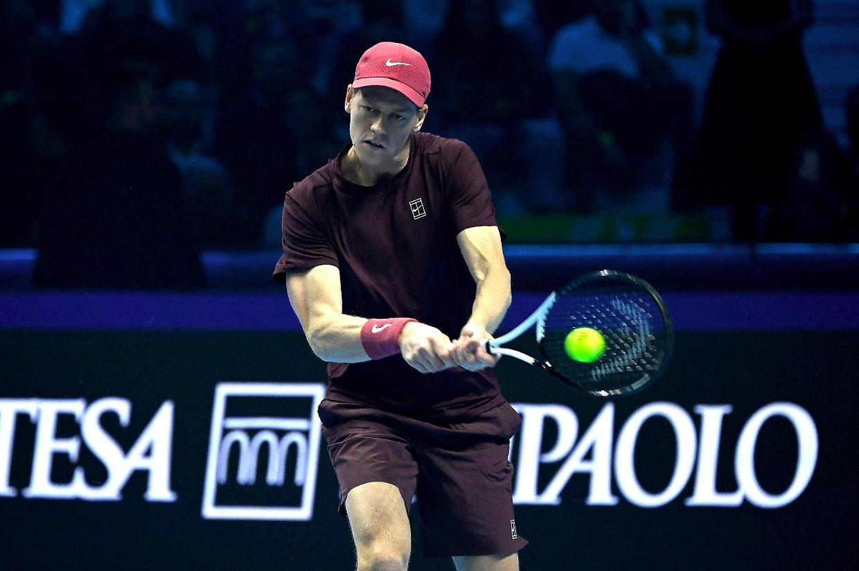 Sinner batte Zverev e vola in semifinale: la dolce dedica per la "sua" Laila in tribuna, ecco cosa è successo all'Inalpi Arena 