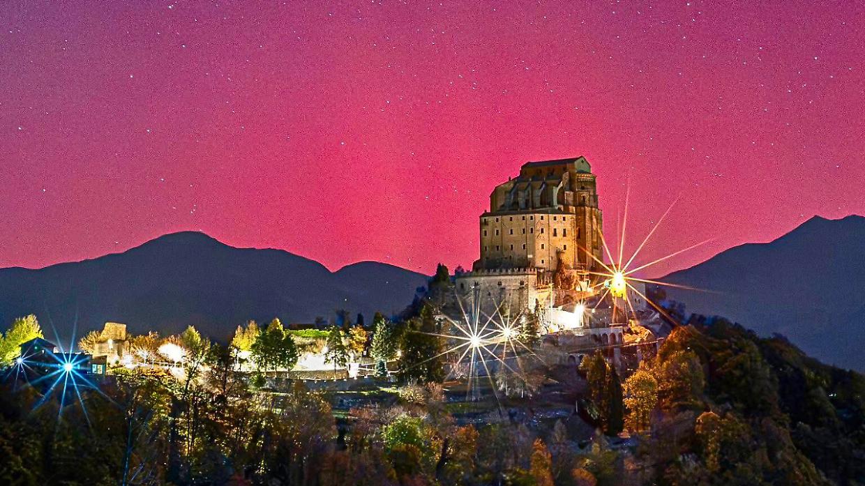 Arriva una seconda aurora boreale sul nord Italia: tutti i consigli per osservarla al meglio 