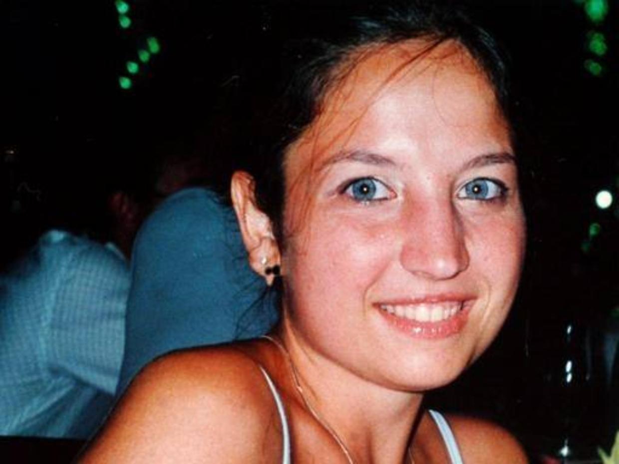 Delitto di Garlasco, le nuove analisi non cambiano nulla: le impronte sono di Chiara Poggi, del fratello e di un carabiniere