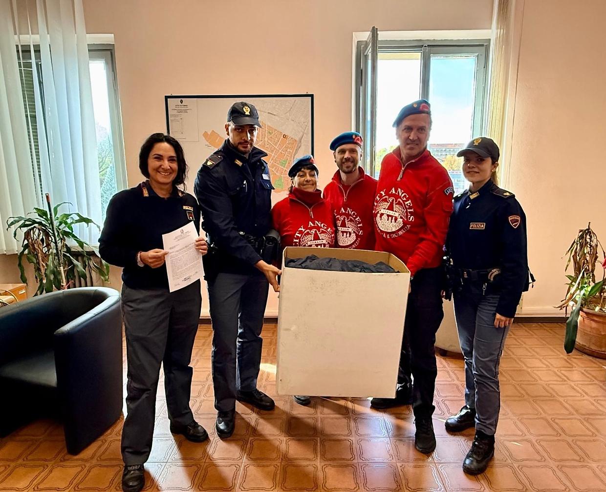 Indumenti sequestrati donati ai City Angels