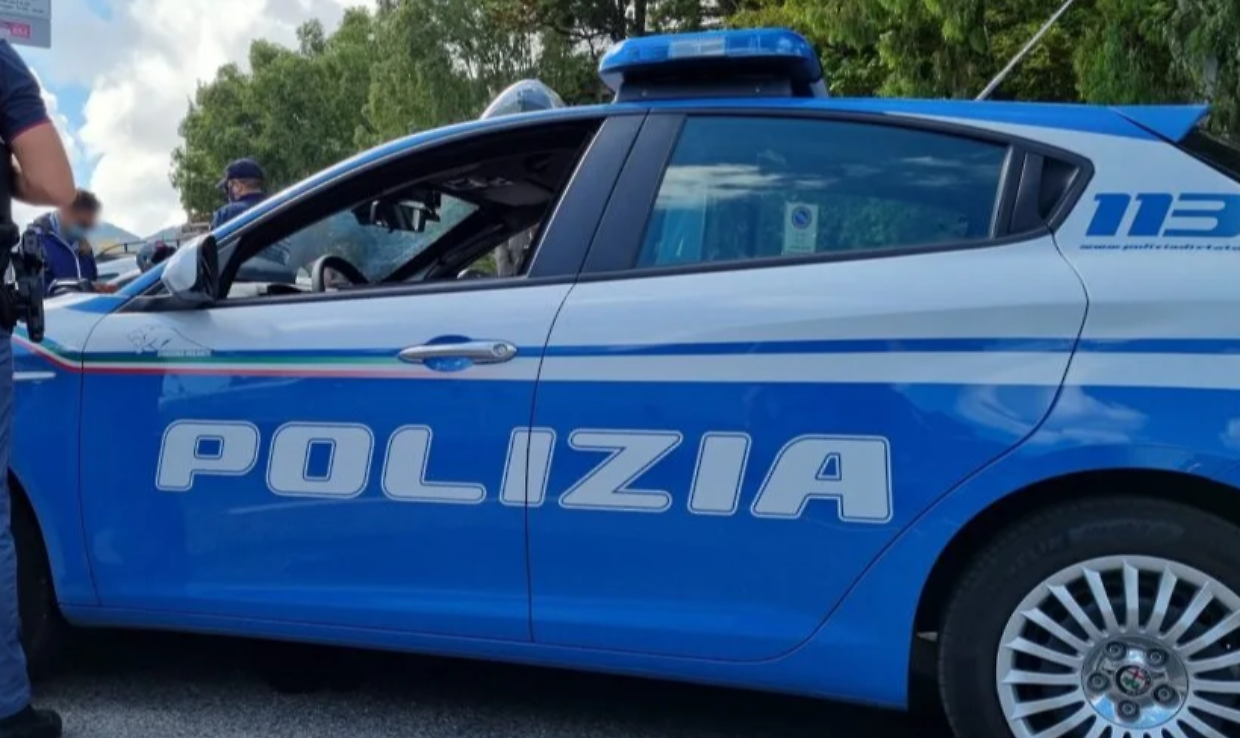 Ha una pena da scontare in casa ma esce per spacciare droga: pusher arrestato