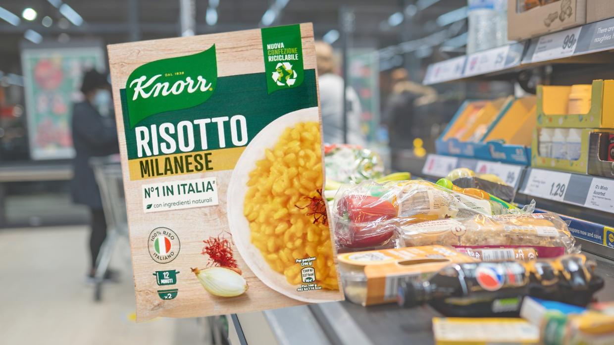 Allerta alimentare: frammenti di plastica sospetti nelle bustine di risotto pronto