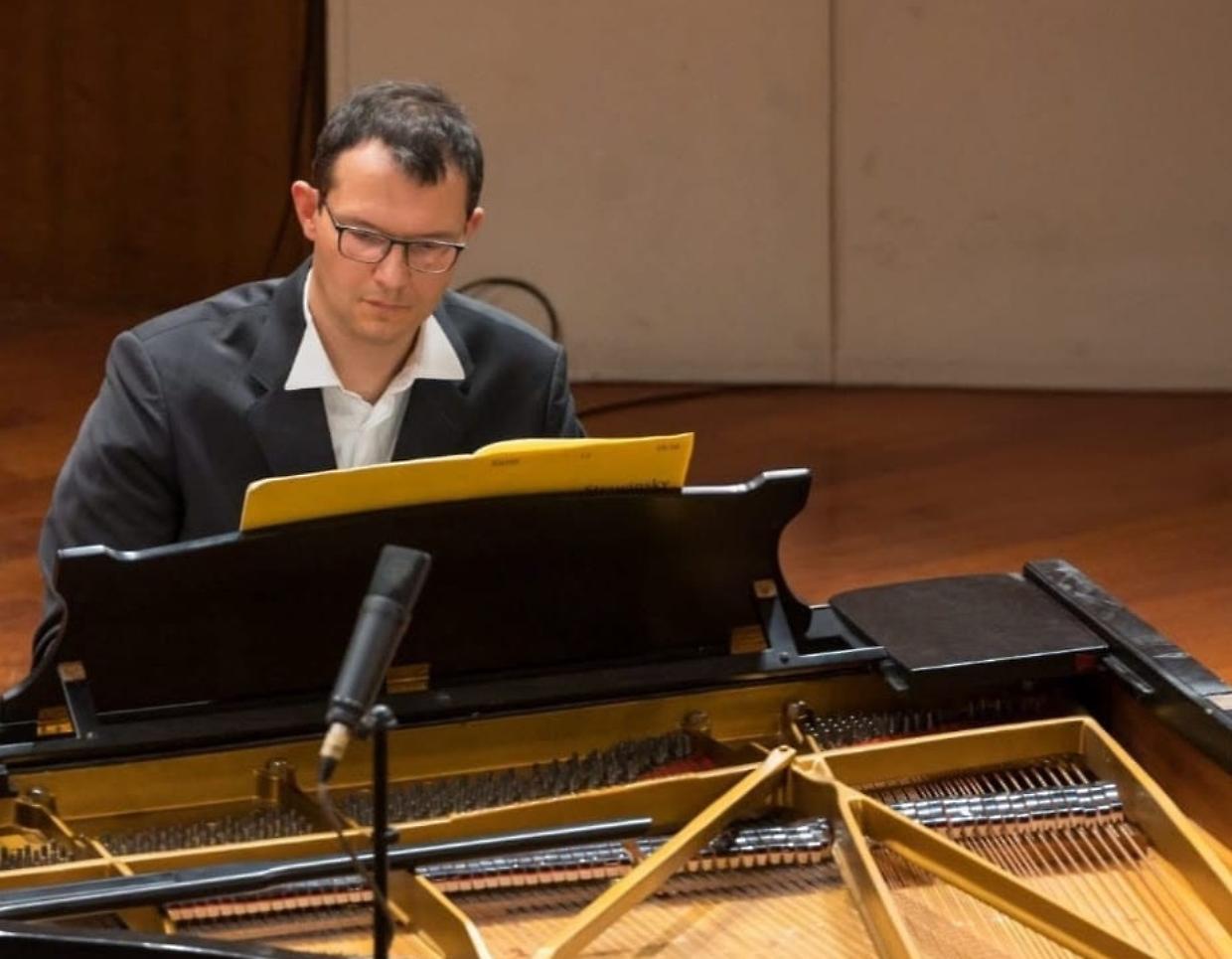 Torino, pianista torna a suonare grazie a un intervento: oggi, un concerto per ringraziare l'ospedale