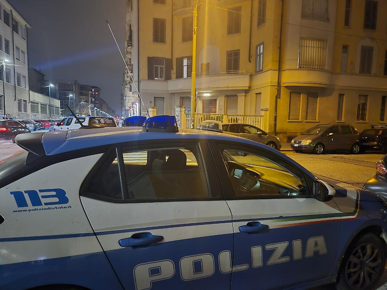 La polizia in via Tunisi 