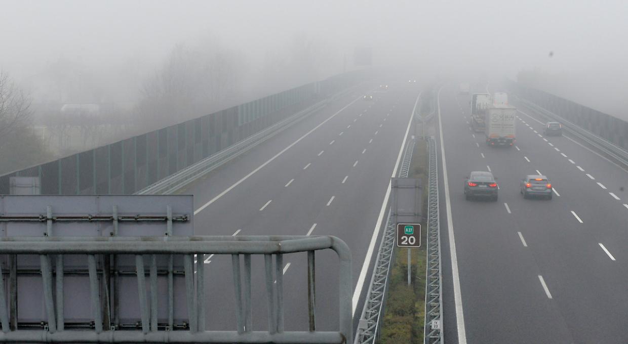 Nebbia fitta sull’A22: sei incidenti e sette feriti, autostrada chiusa per 66 km