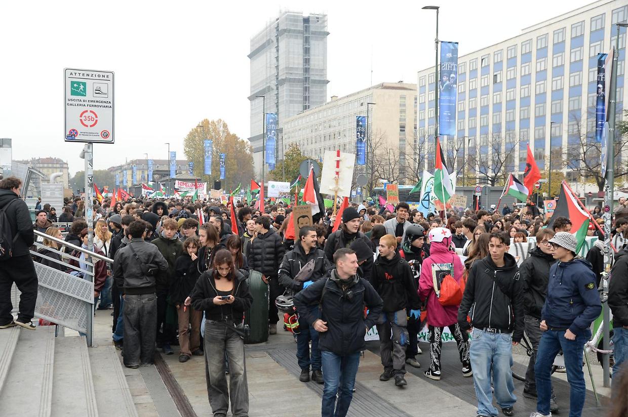 La manifestazione partita da piazza XVIII Dicembre