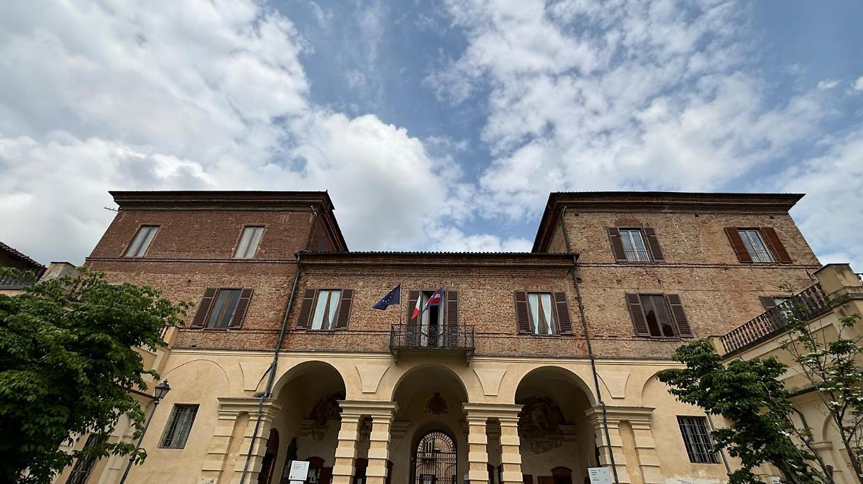 Addio alla carta d’identità cartacea: dal 3 agosto a Chieri servirà la CIE