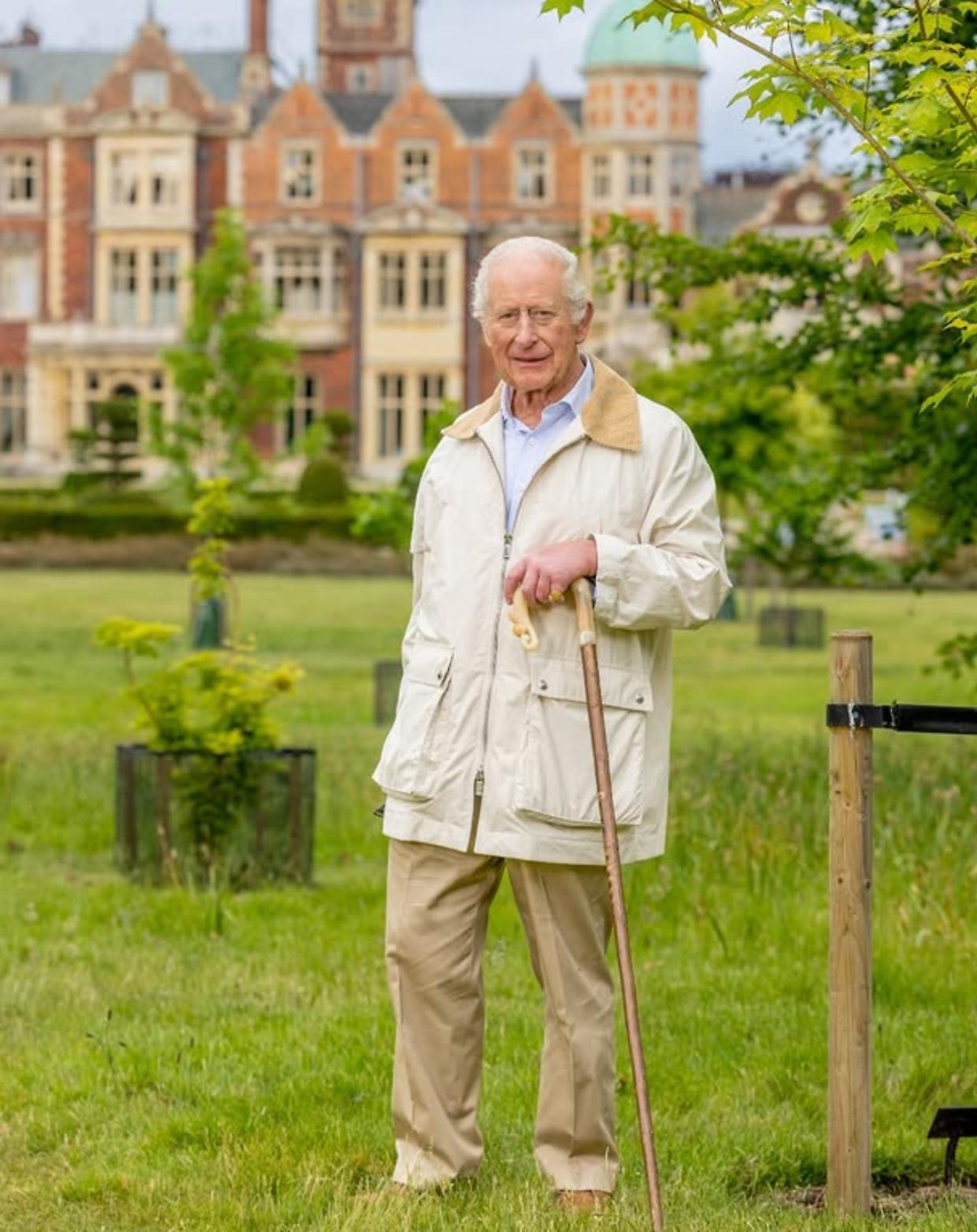 Re Carlo III festeggia da solo Ma Sarah medita &ldquo;vendetta&rdquo;